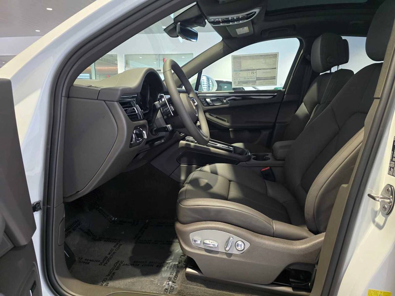 2025 Porsche Macan Base