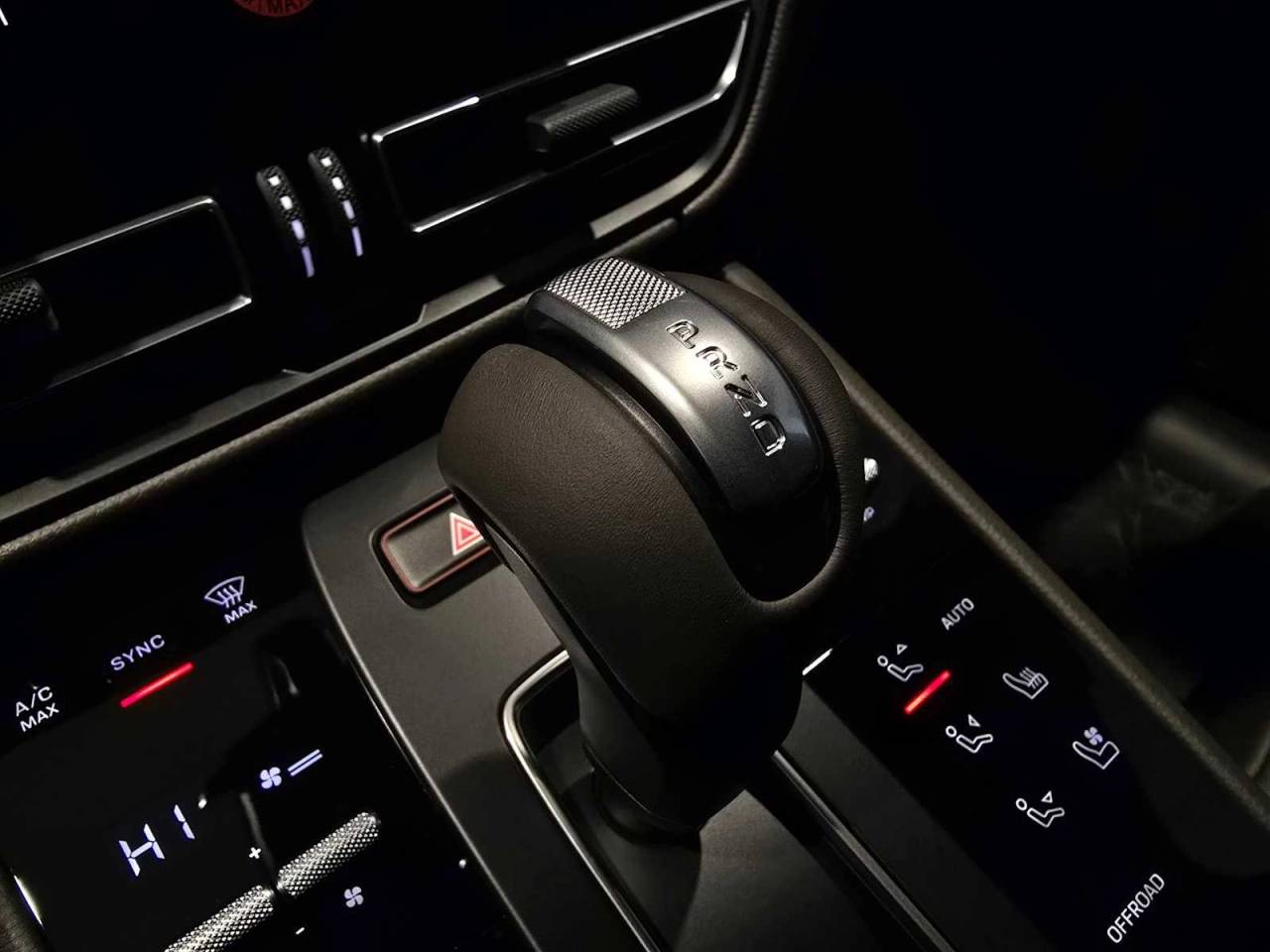 2025 Porsche Macan Base