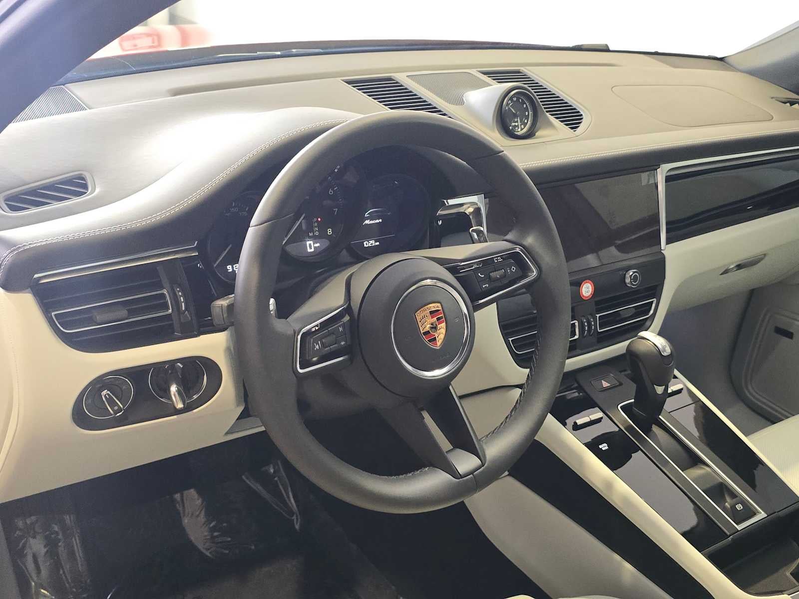 2025 Porsche Macan Macan