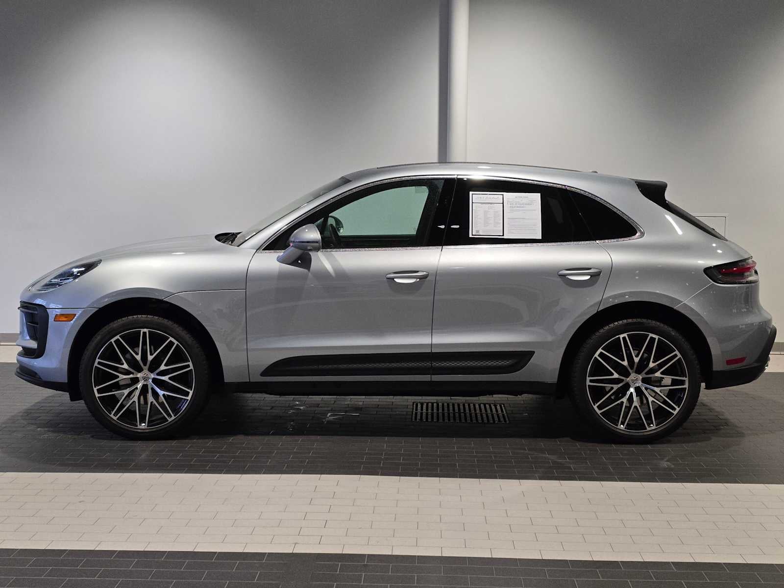 2025 Porsche Macan Base