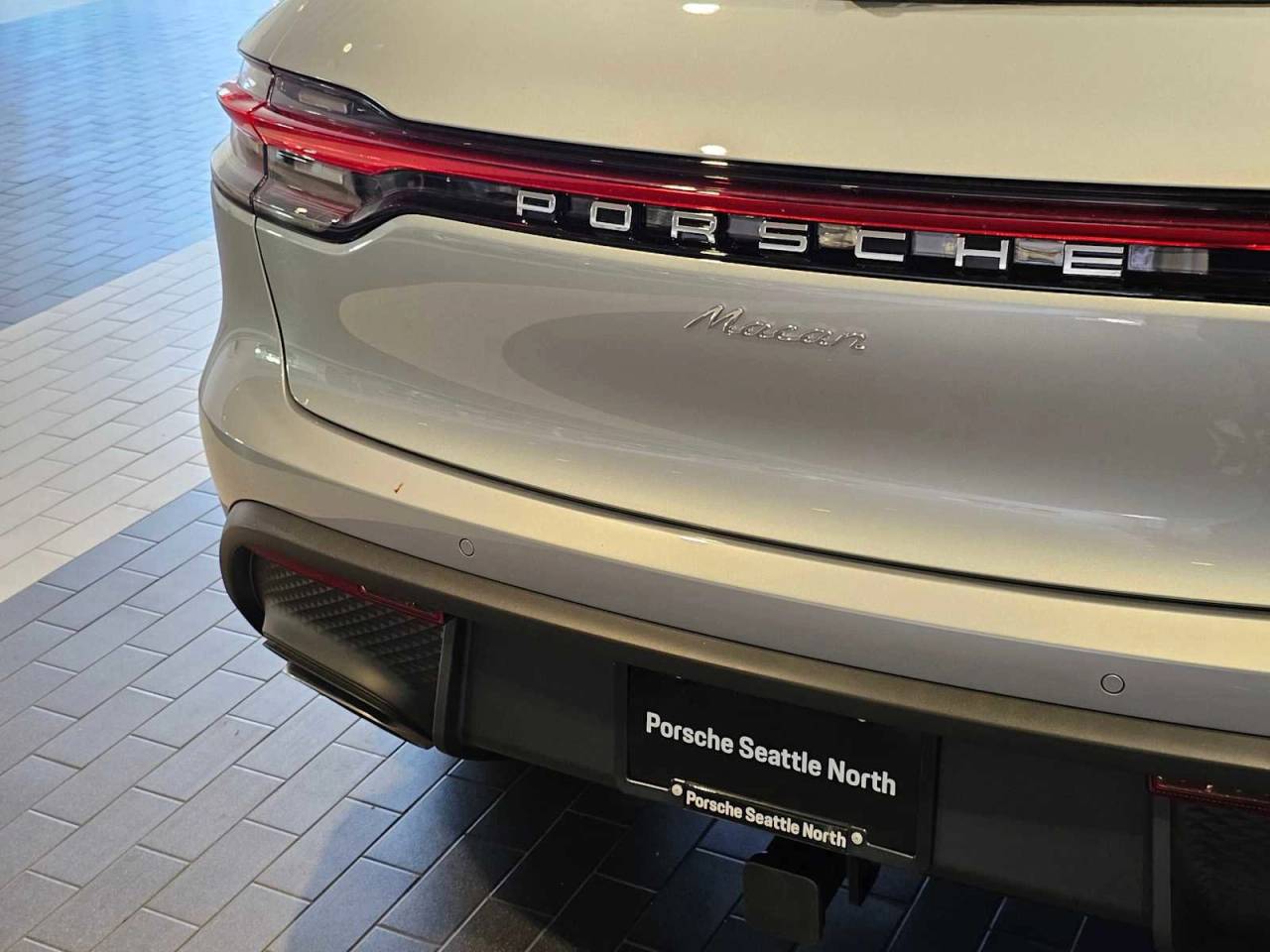 2025 Porsche Macan Base