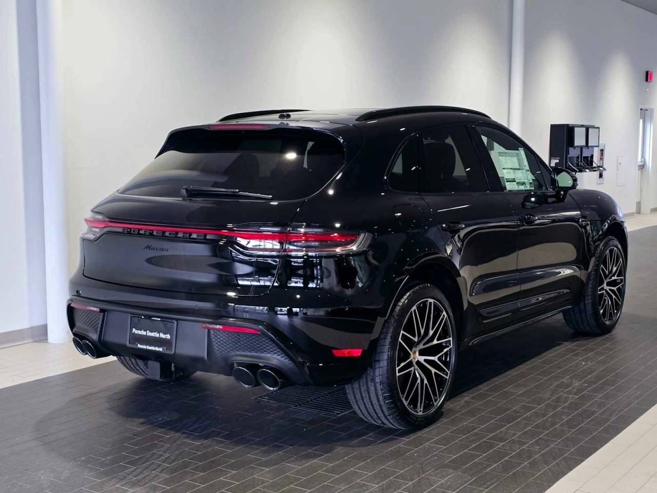 2025 Porsche Macan Base