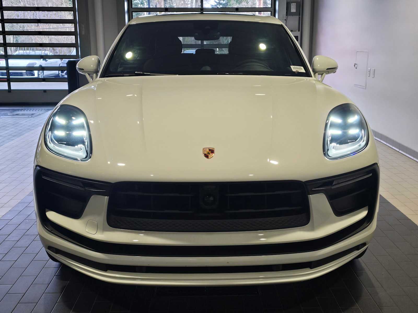 2025 Porsche Macan Base