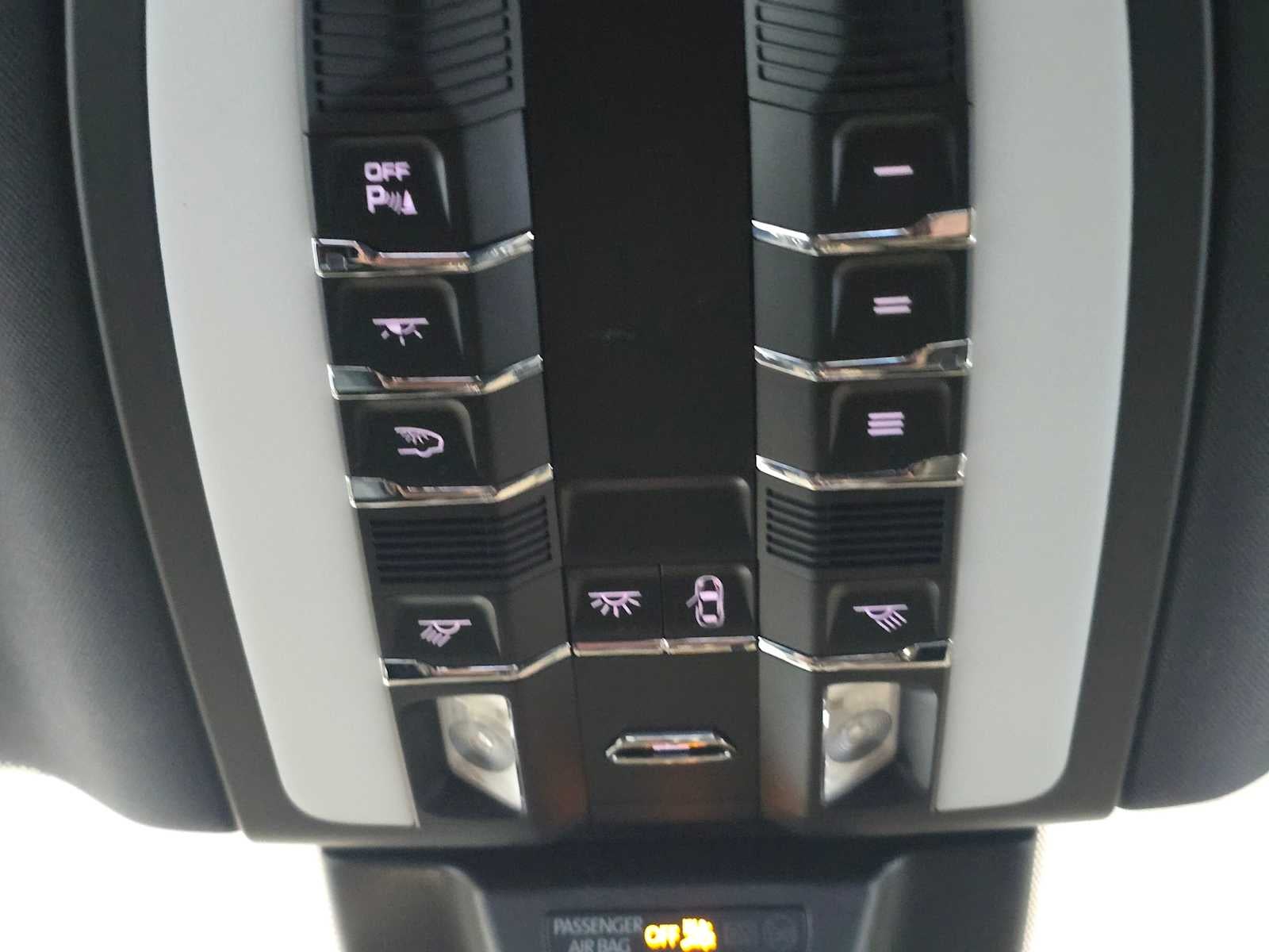 2020 Porsche Macan Macan