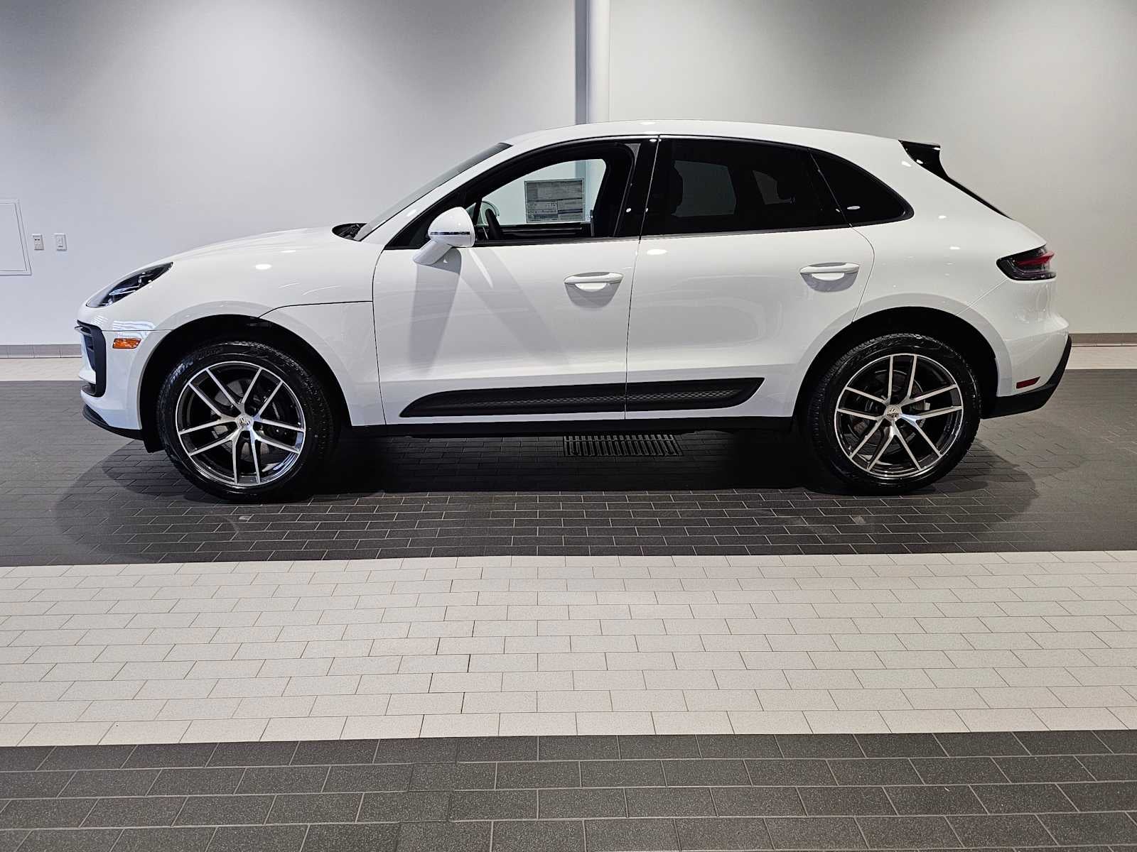 2025 Porsche Macan Base