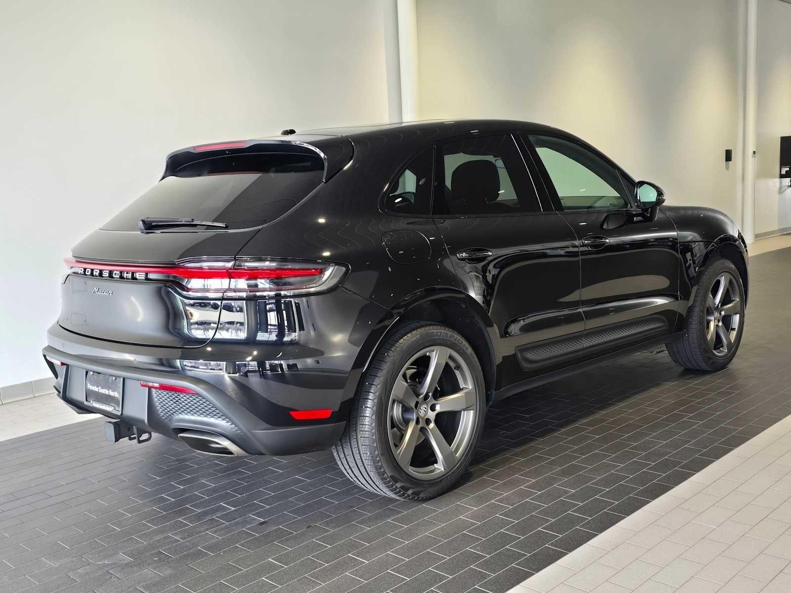 2025 Porsche Macan Base