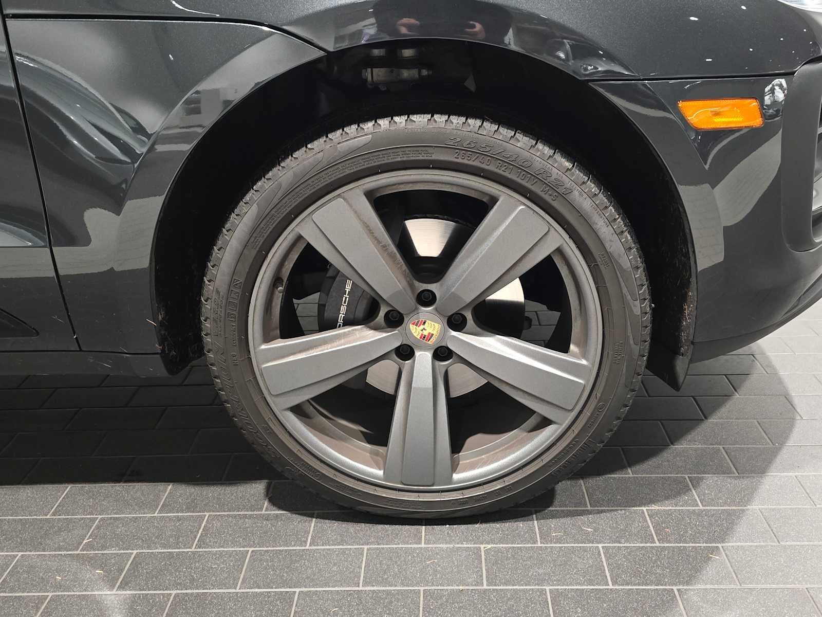 2025 Porsche Macan Base