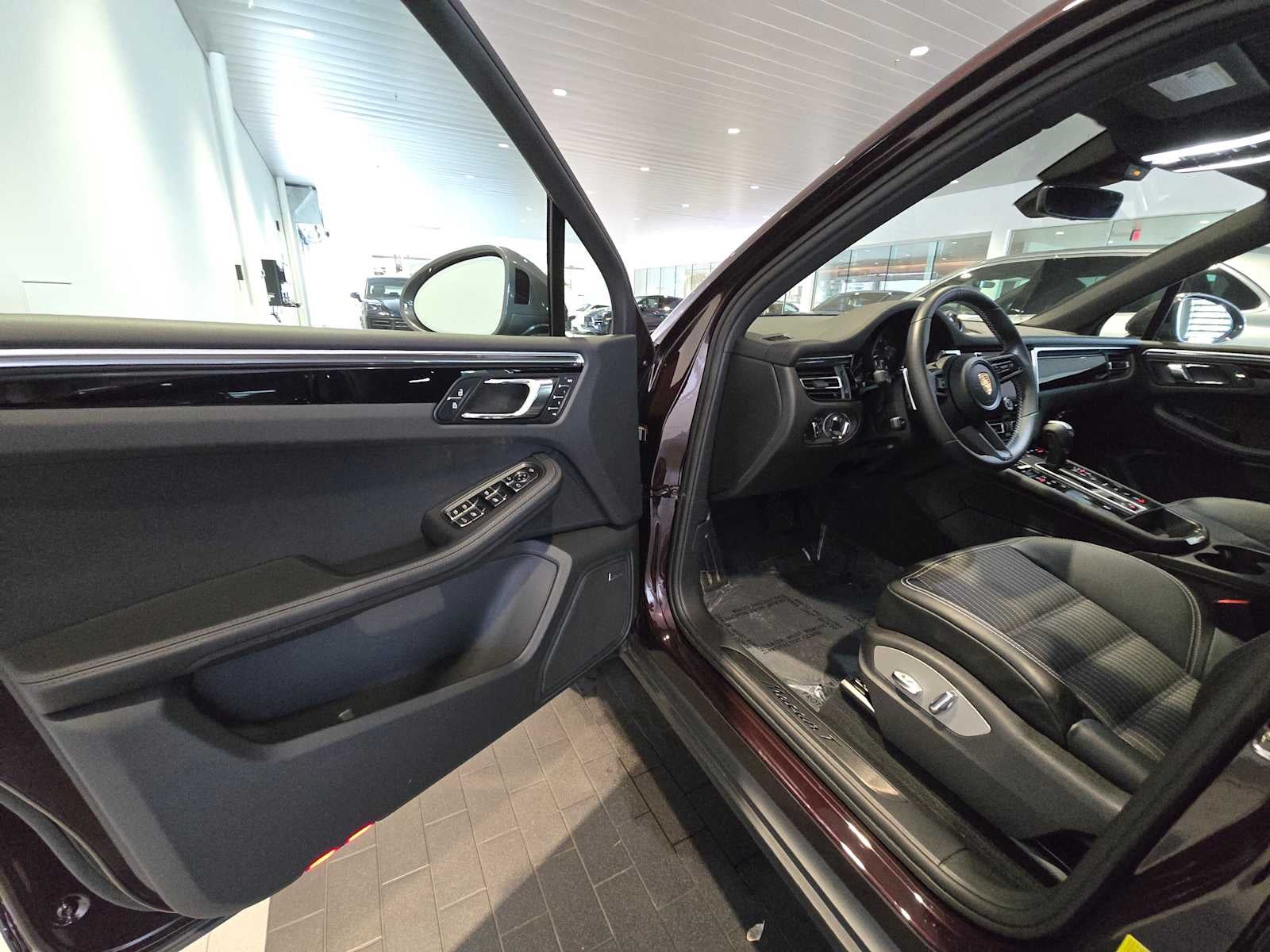 2025 Porsche Macan Macan T