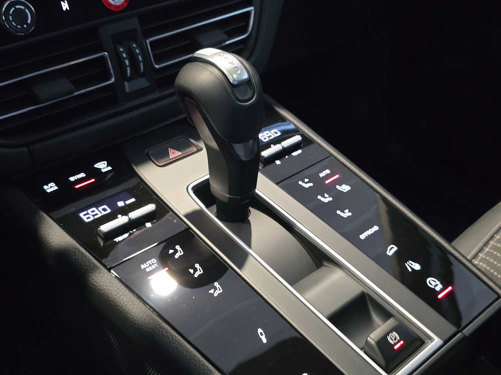 2025 Porsche Macan Macan T