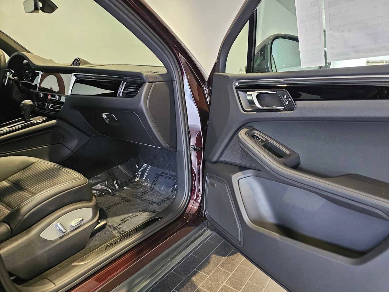 2025 Porsche Macan T