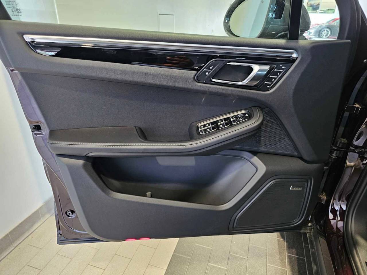2025 Porsche Macan T