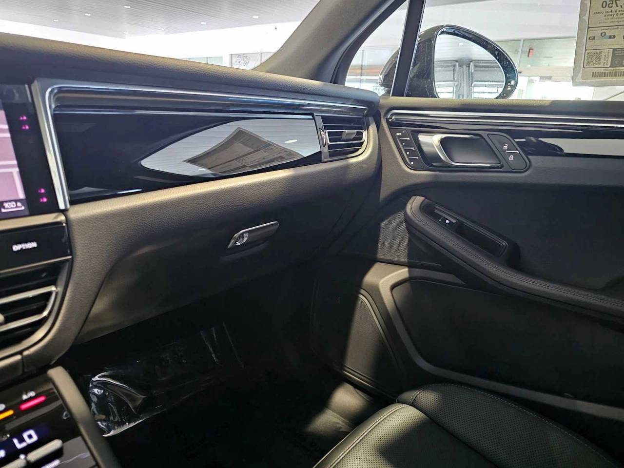 2025 Porsche Macan Macan