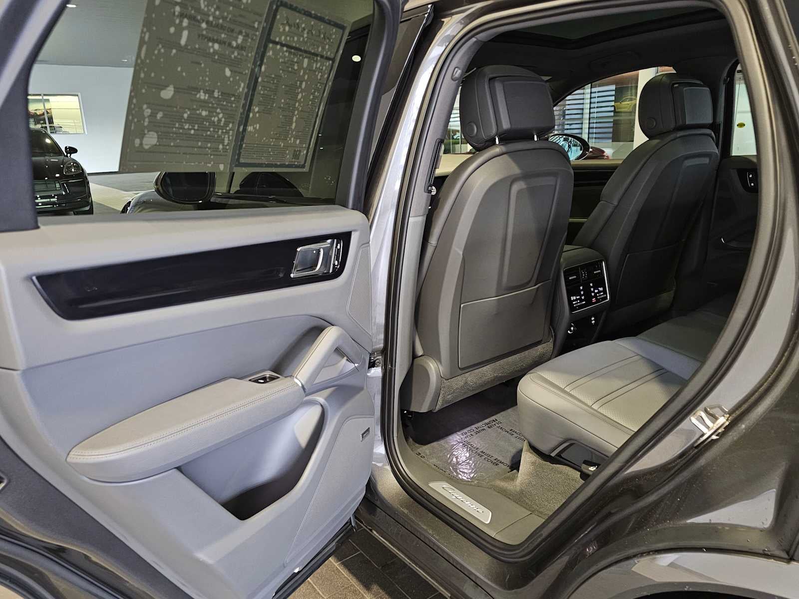 2023 Porsche Cayenne Base