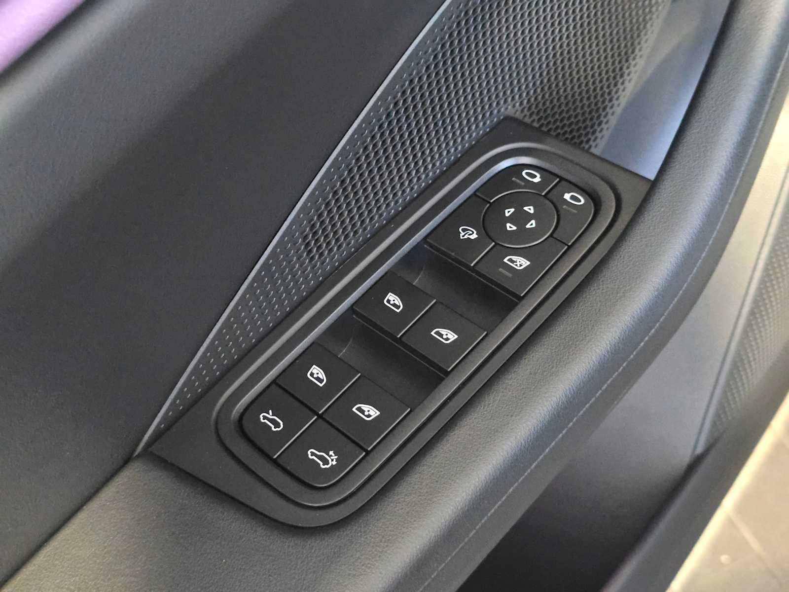 2025 Porsche Macan Electric 4
