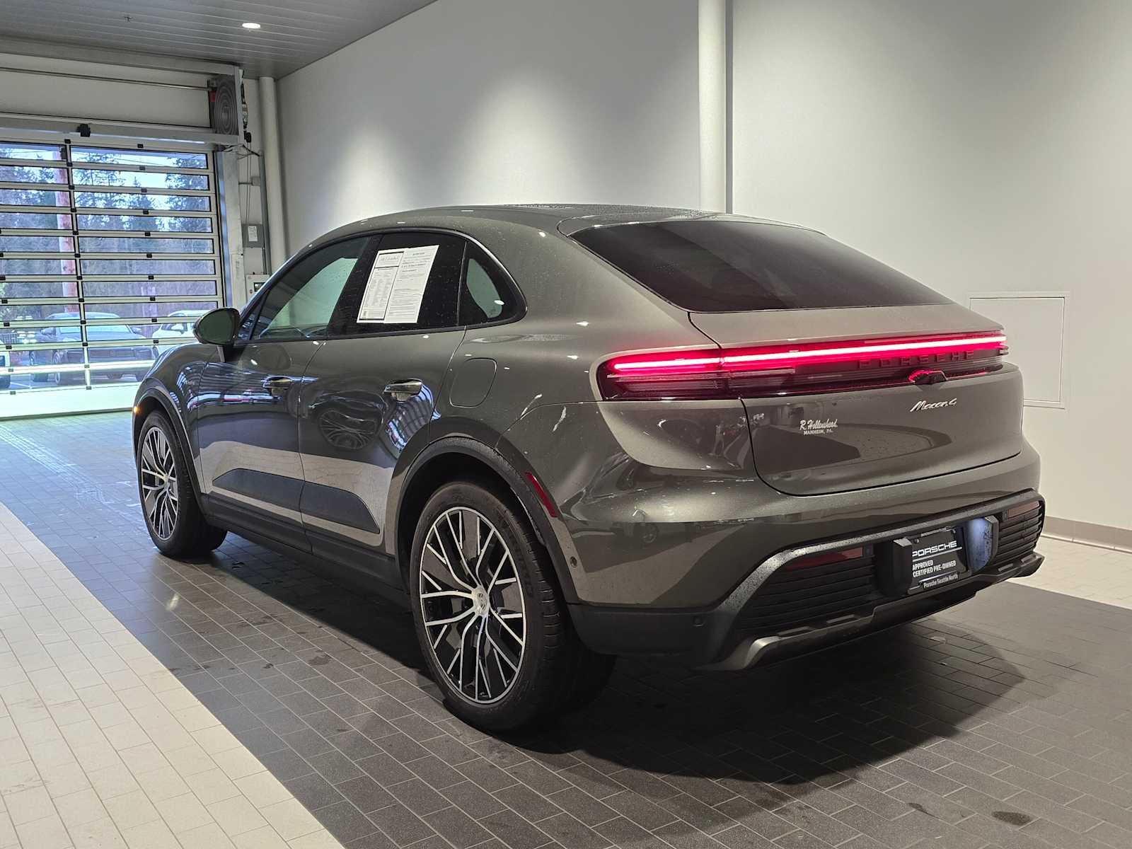2024 Porsche Macan Electric 4