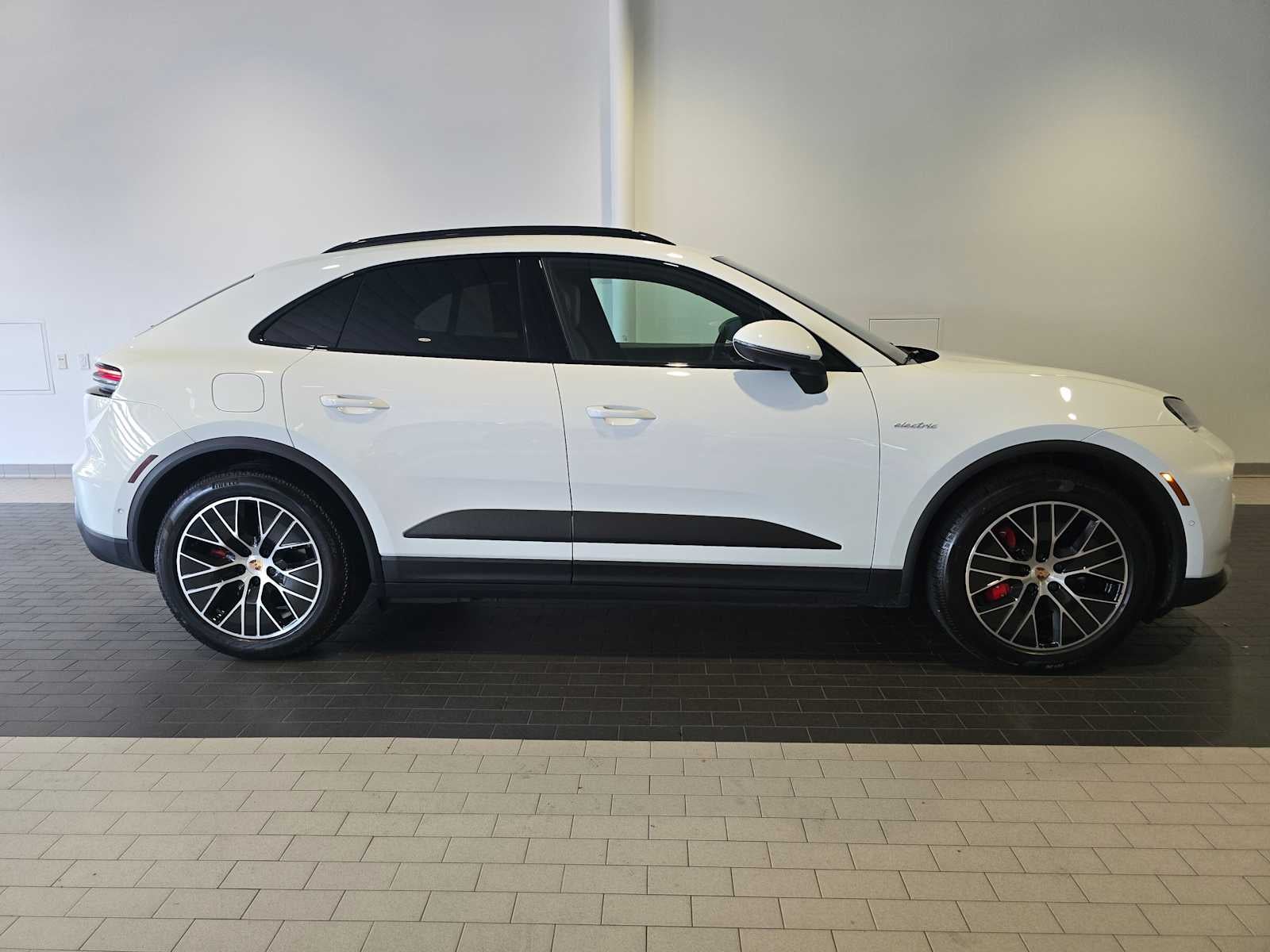 2025 Porsche Macan Macan 4S Electric