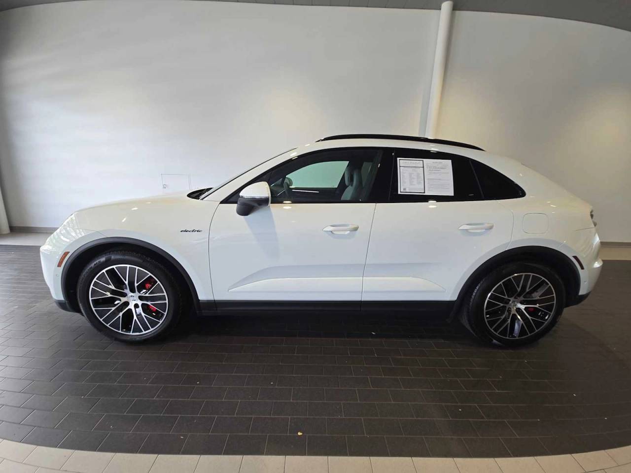 2025 Porsche Macan Electric 4S