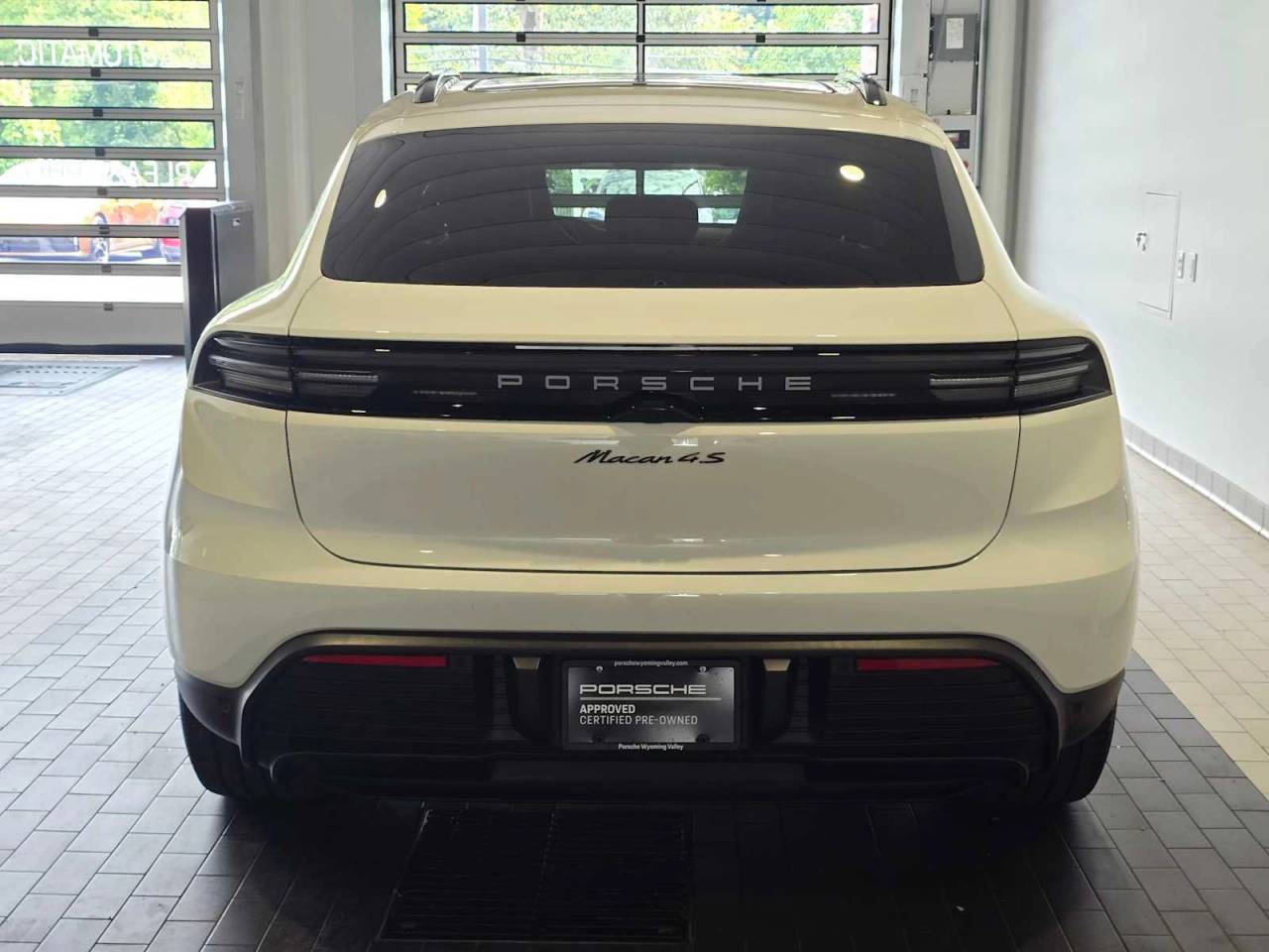 2025 Porsche Macan Electric 4S