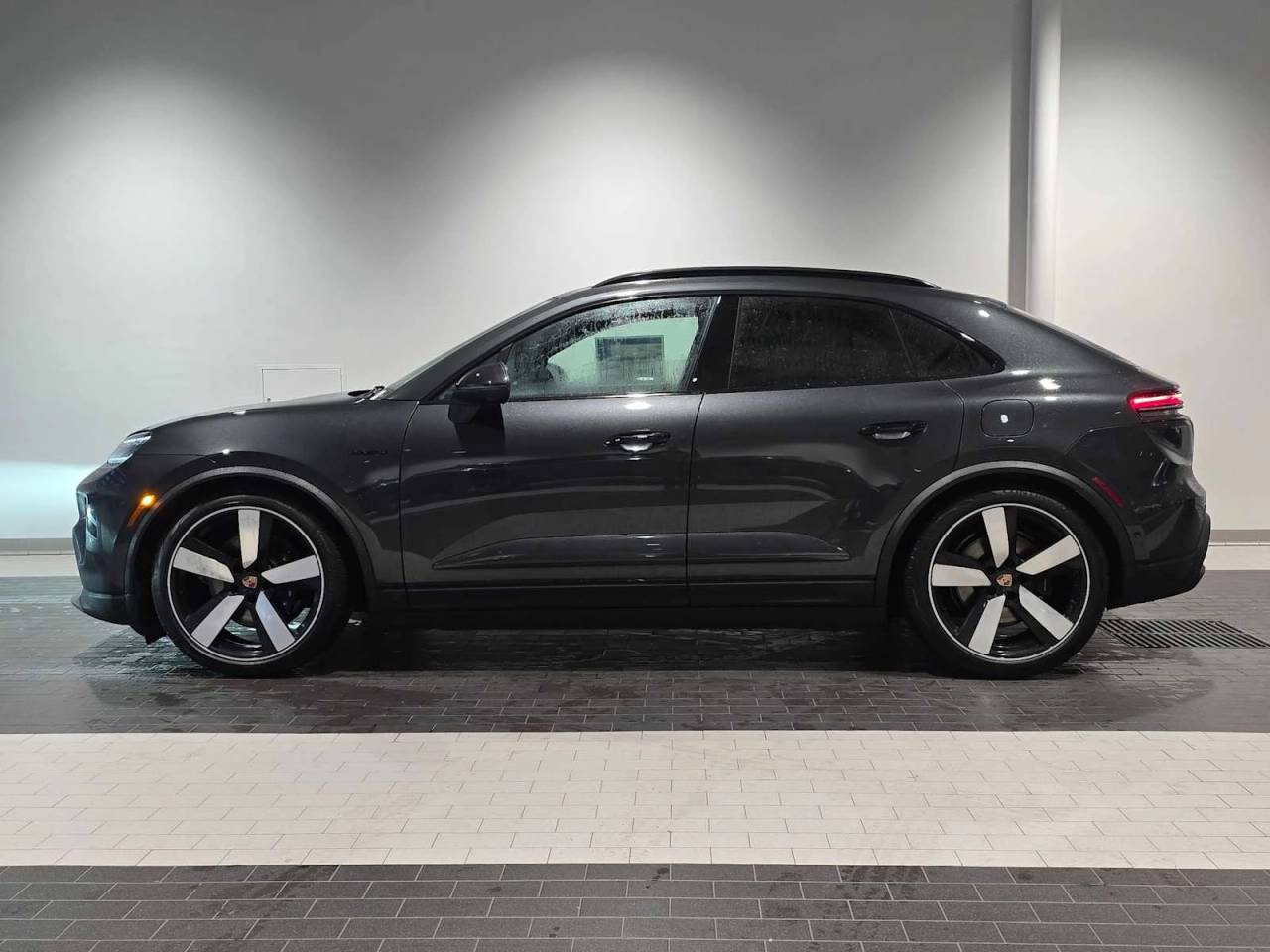 2025 Porsche Macan Macan 4S Electric