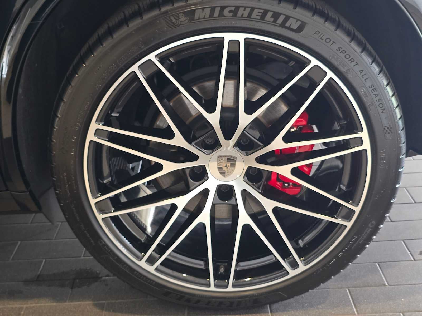 2025 Porsche Macan Macan Turbo Electric