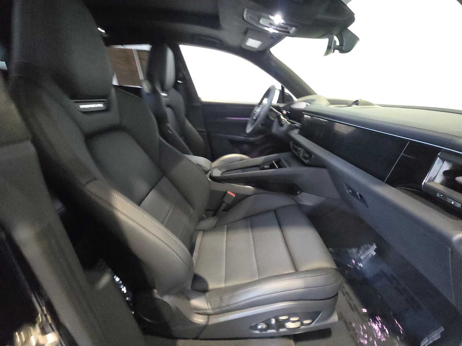 2025 Porsche Macan Macan Turbo Electric