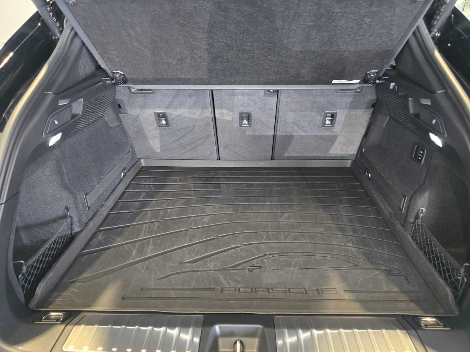 2025 Porsche Macan Macan Turbo Electric