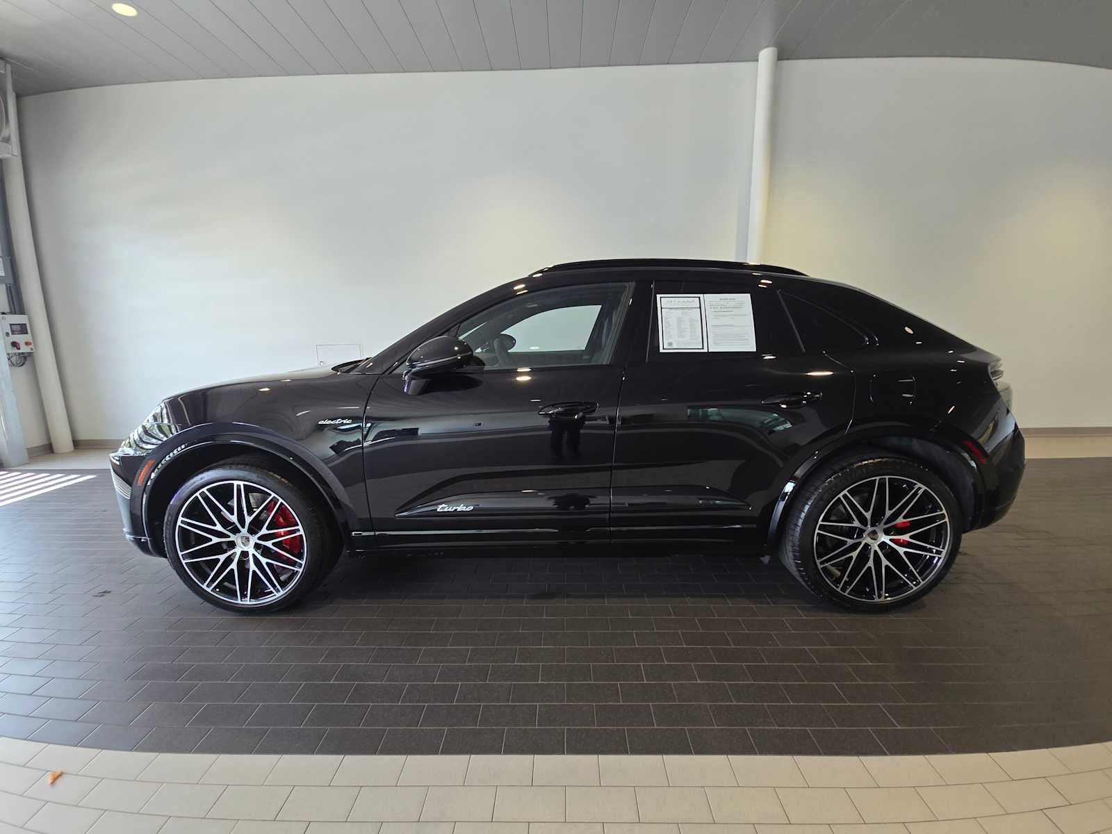 2025 Porsche Macan Macan Turbo Electric