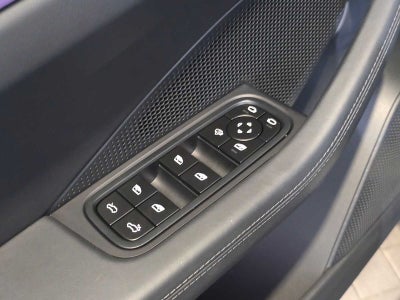 2025 Porsche Macan Macan Turbo Electric