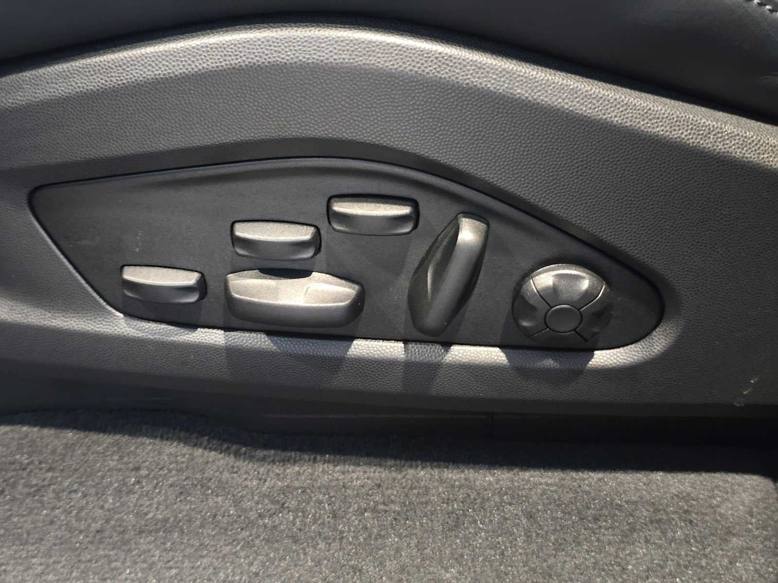 2025 Porsche Macan Macan Turbo Electric