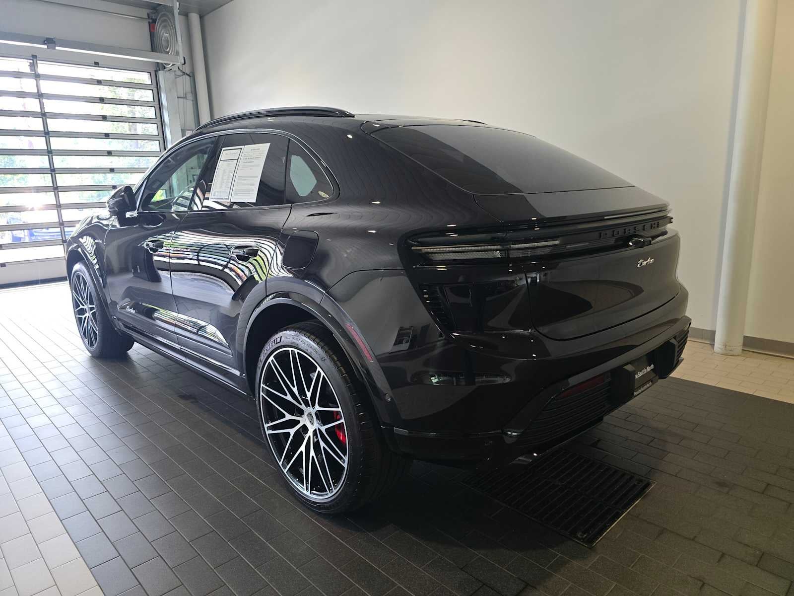2025 Porsche Macan Macan Turbo Electric