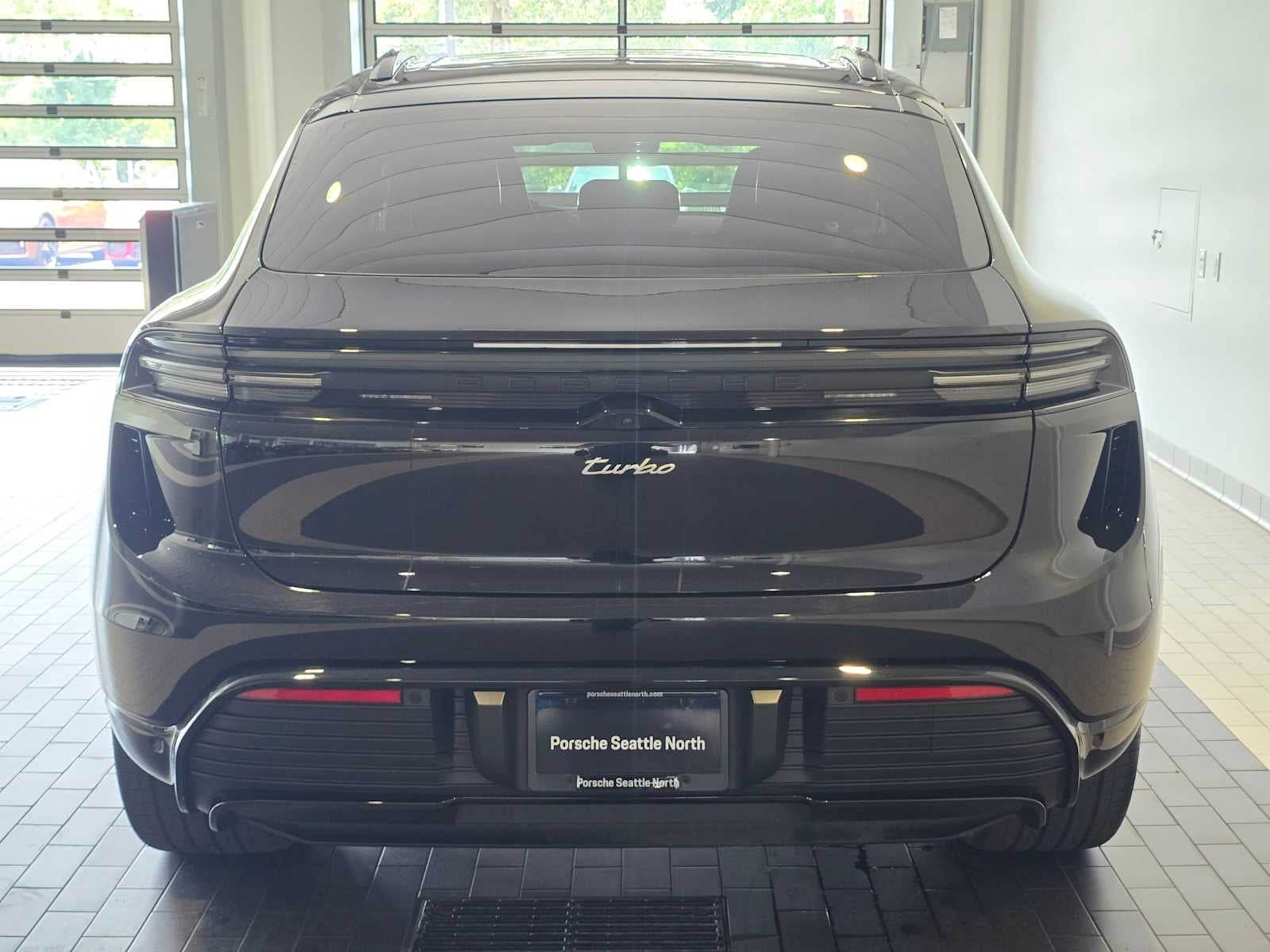 2025 Porsche Macan Macan Turbo Electric