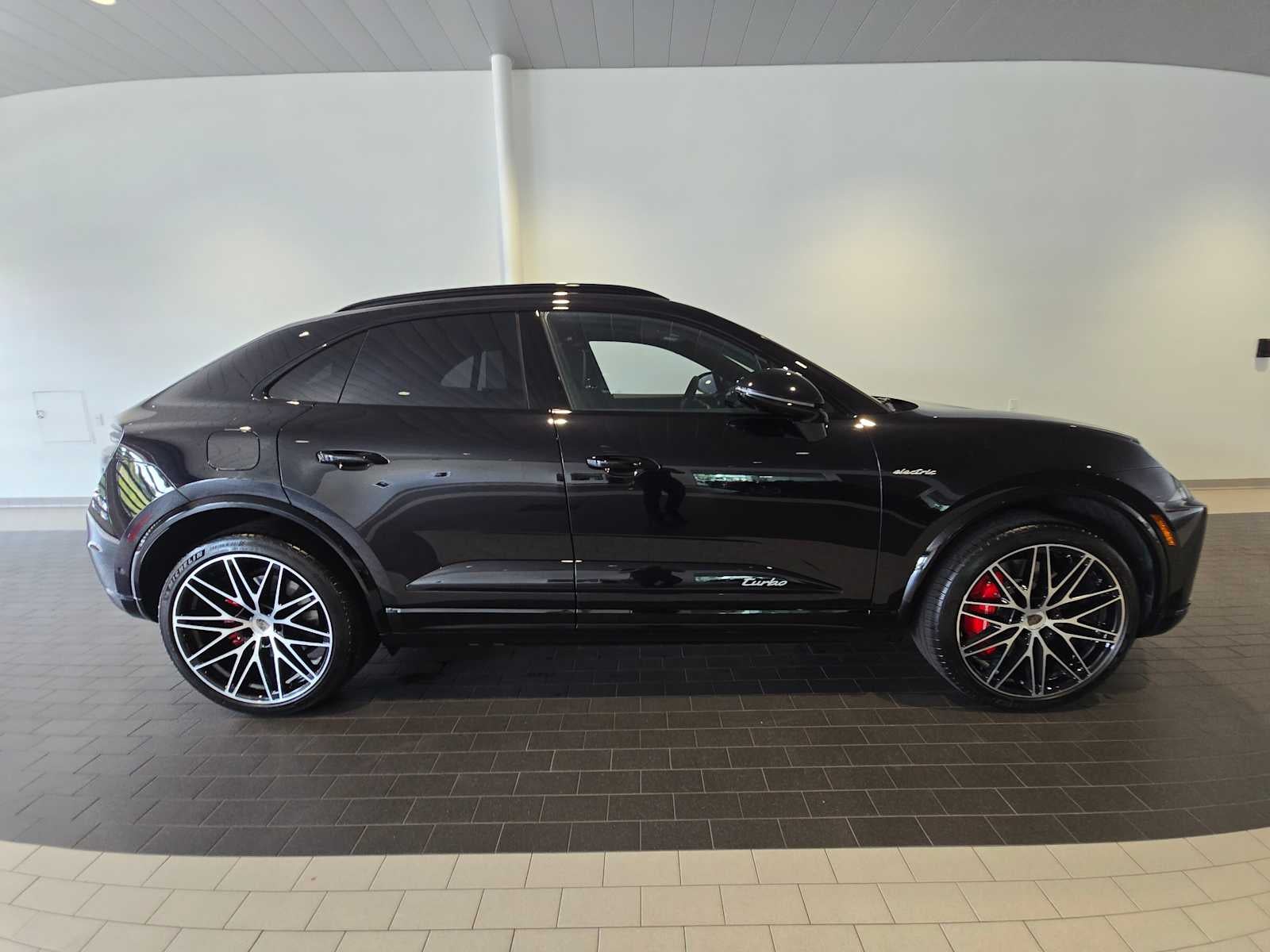2025 Porsche Macan Macan Turbo Electric