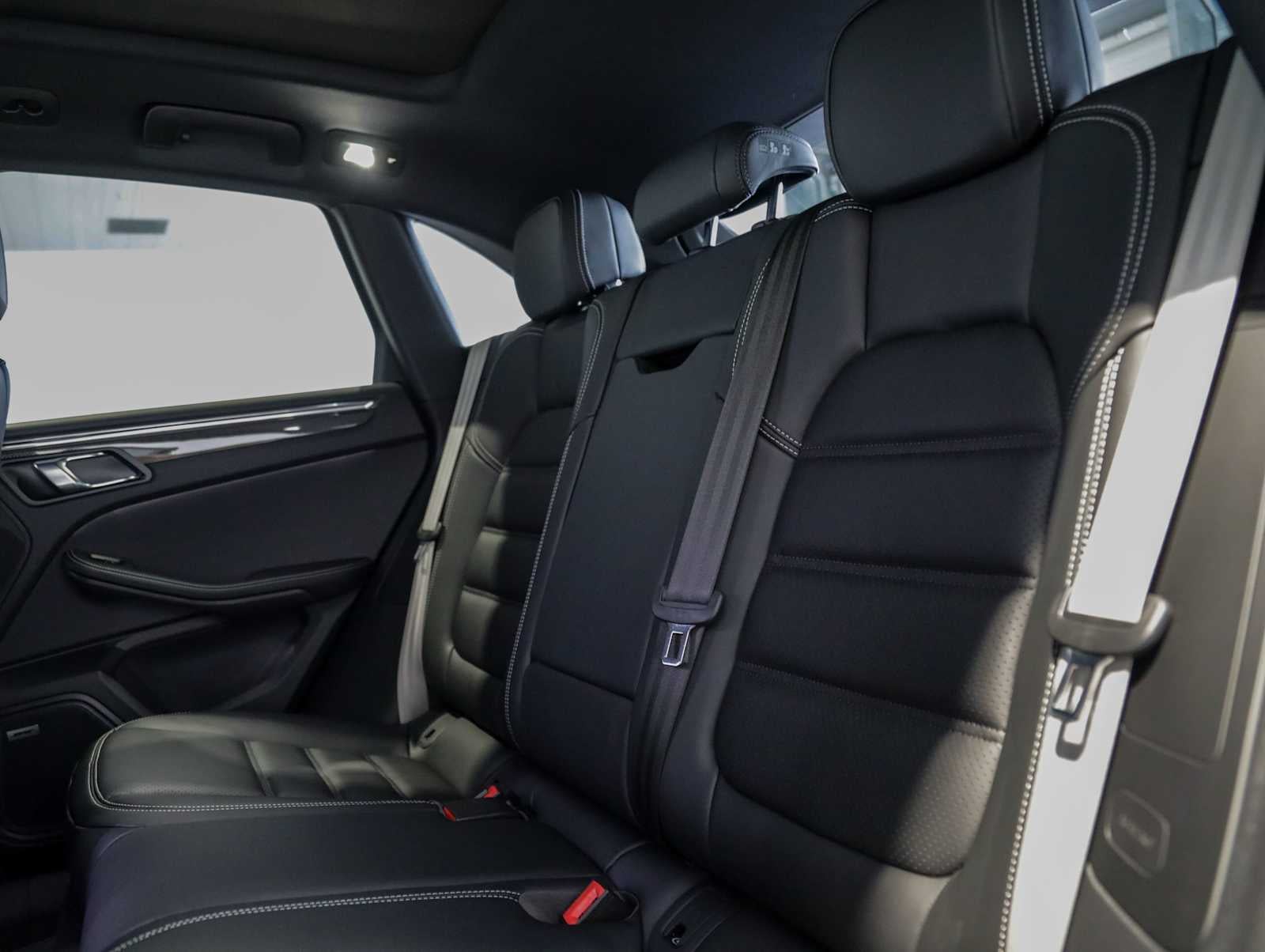 2026 Porsche Macan Macan GTS