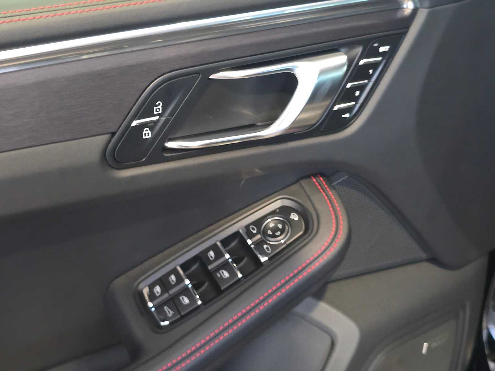 2025 Porsche Macan Macan GTS