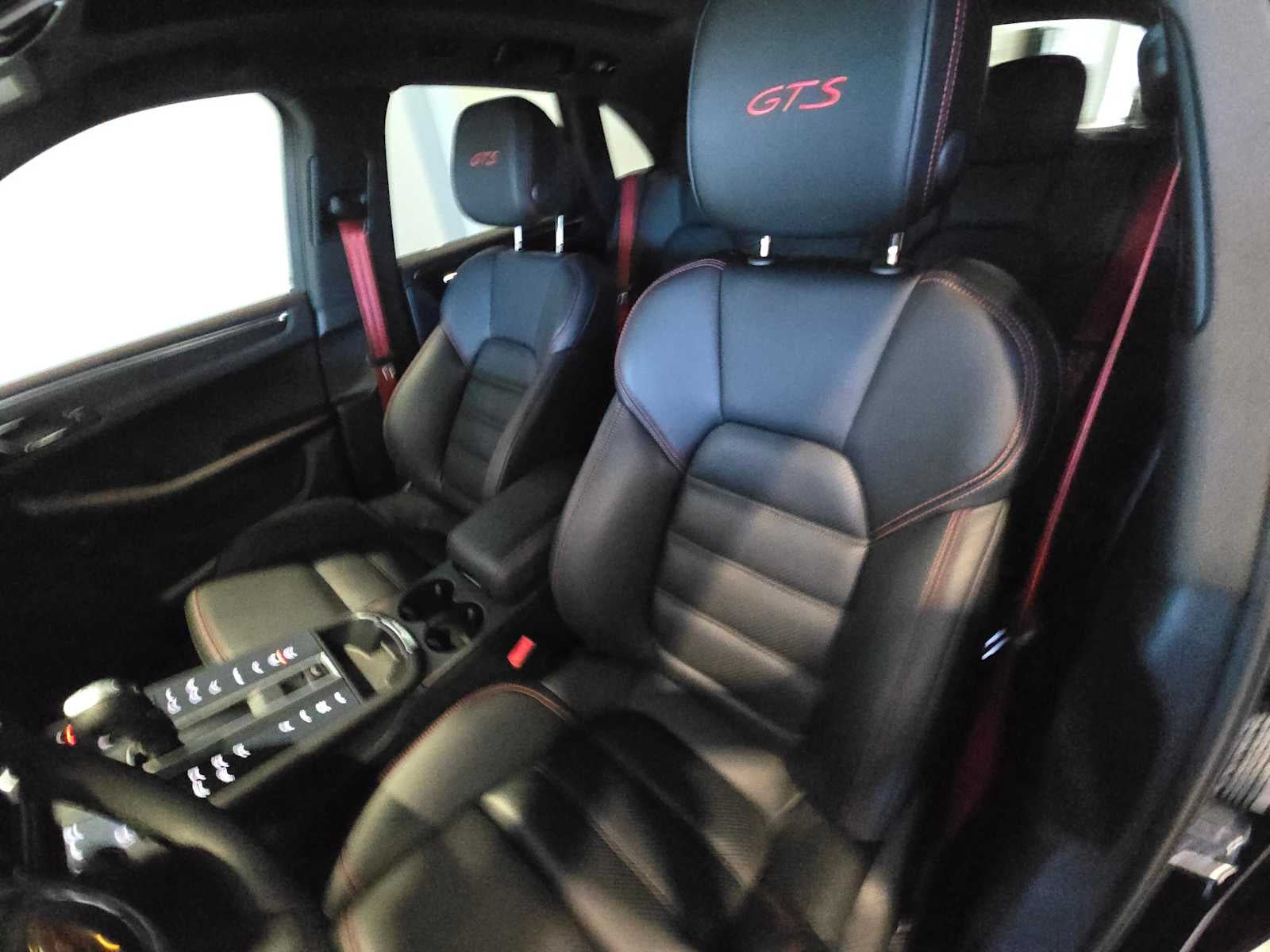 2025 Porsche Macan Macan GTS