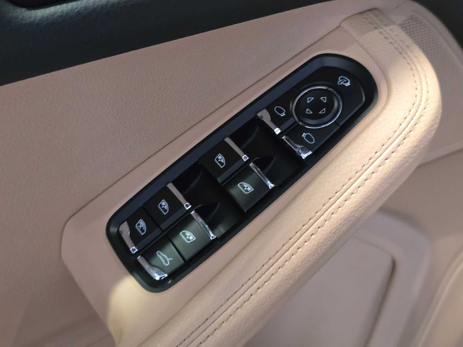 2023 Porsche Macan Macan S