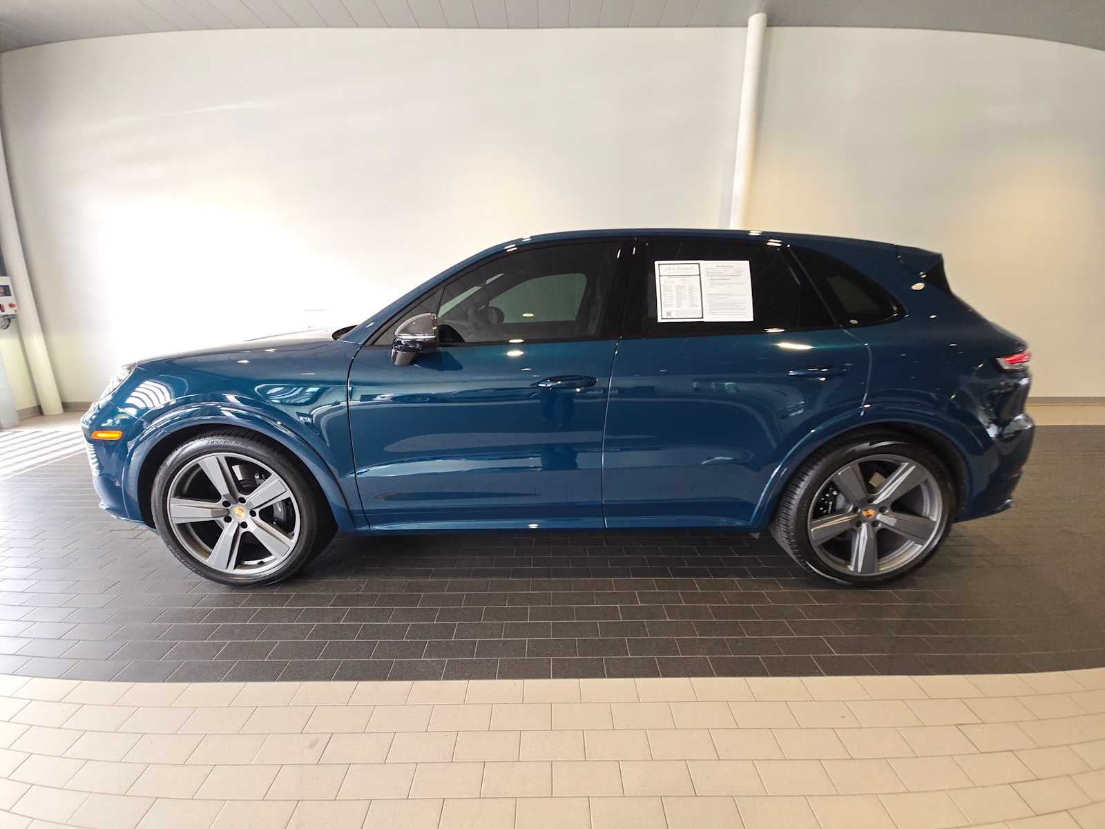 2025 Porsche Cayenne Cayenne GTS
