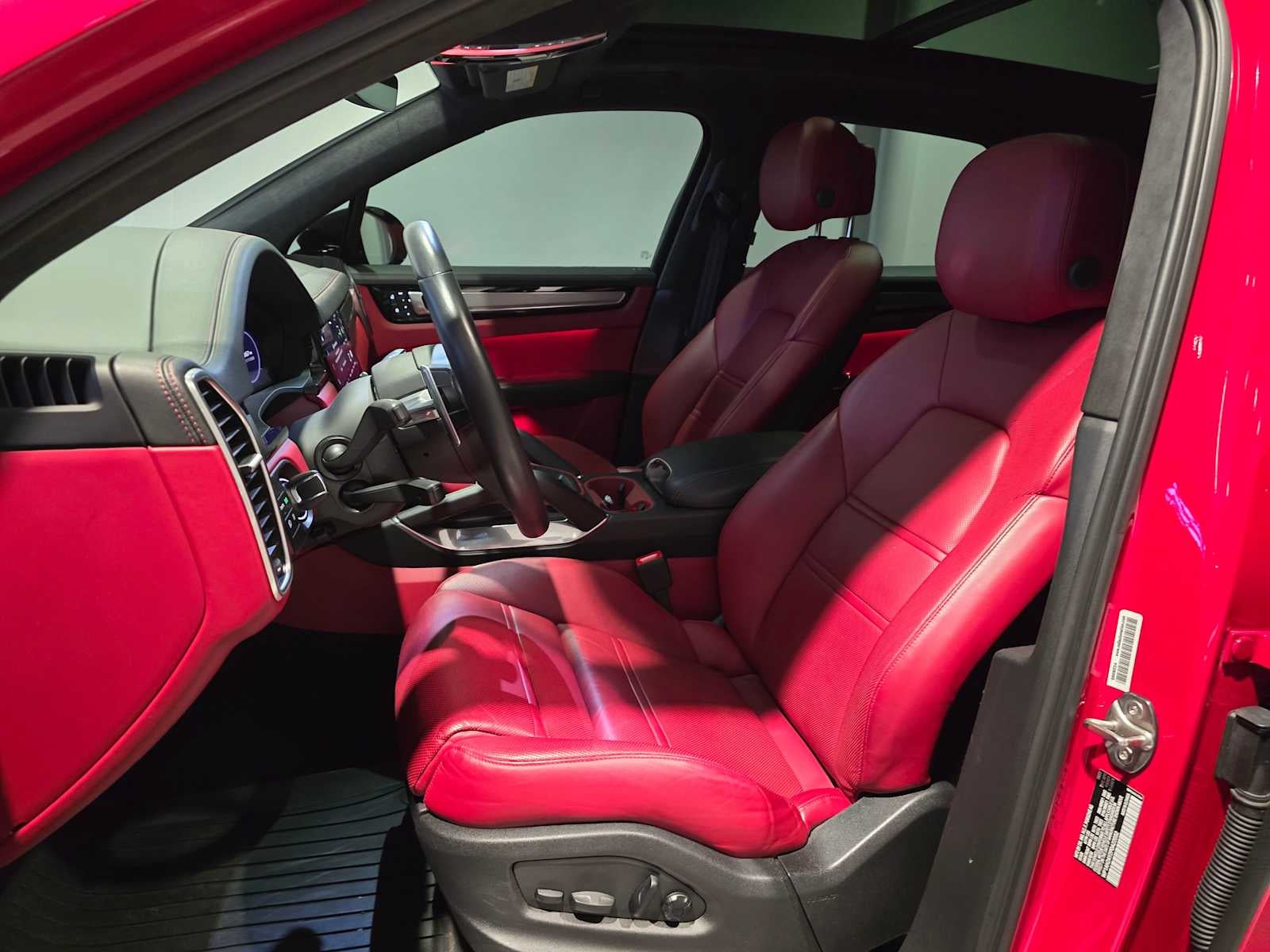 2023 Porsche Cayenne Turbo S E-Hybrid