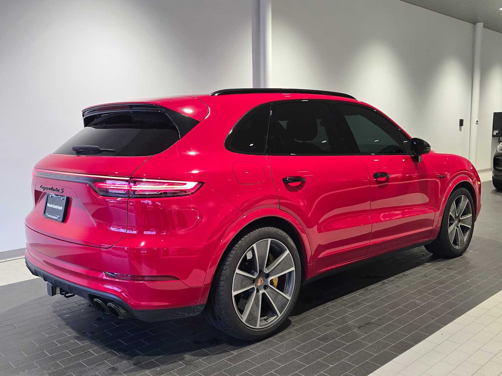 2023 Porsche Cayenne Turbo S E-Hybrid