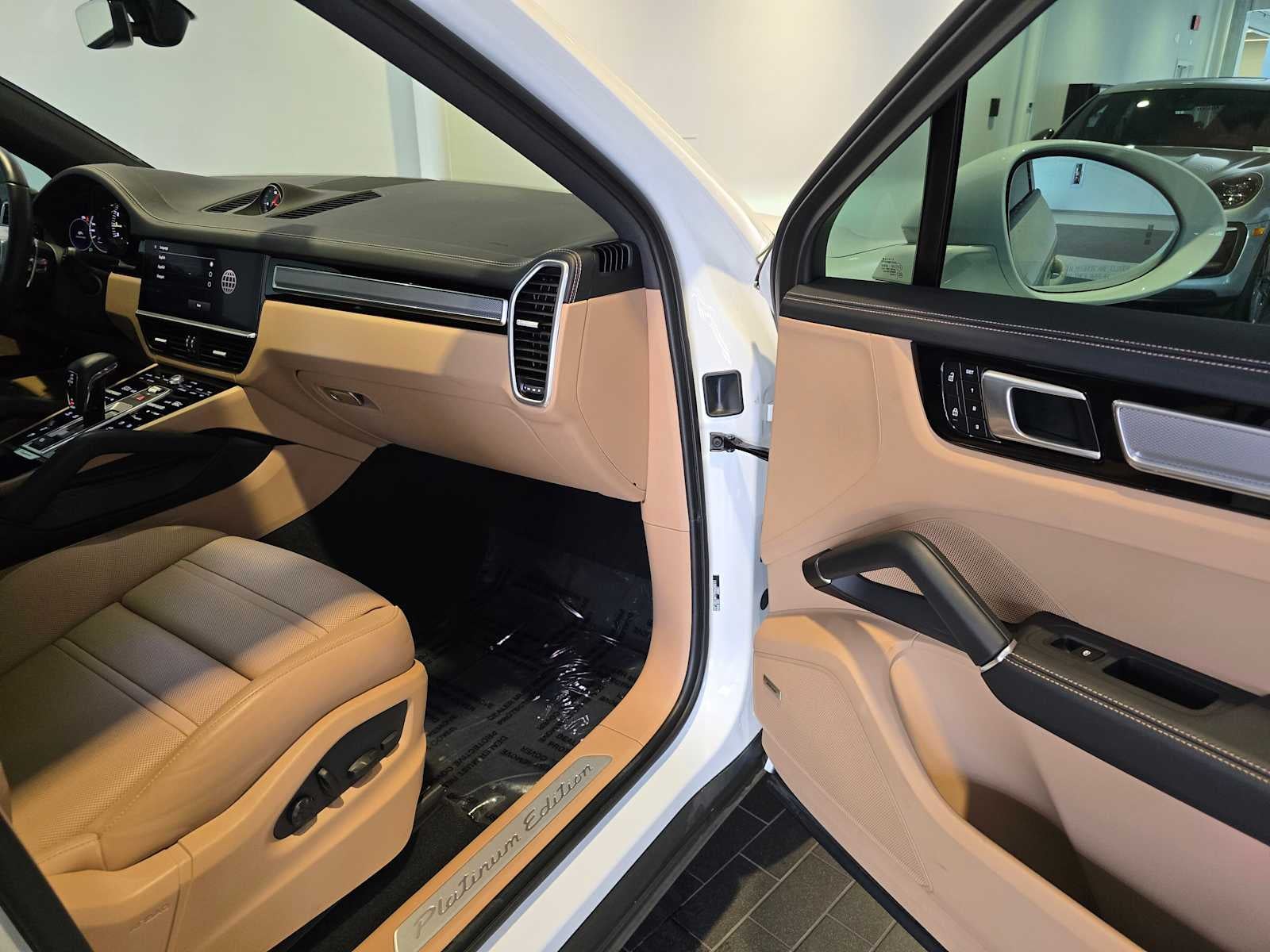 2023 Porsche Cayenne Platinum Edition Hybrid