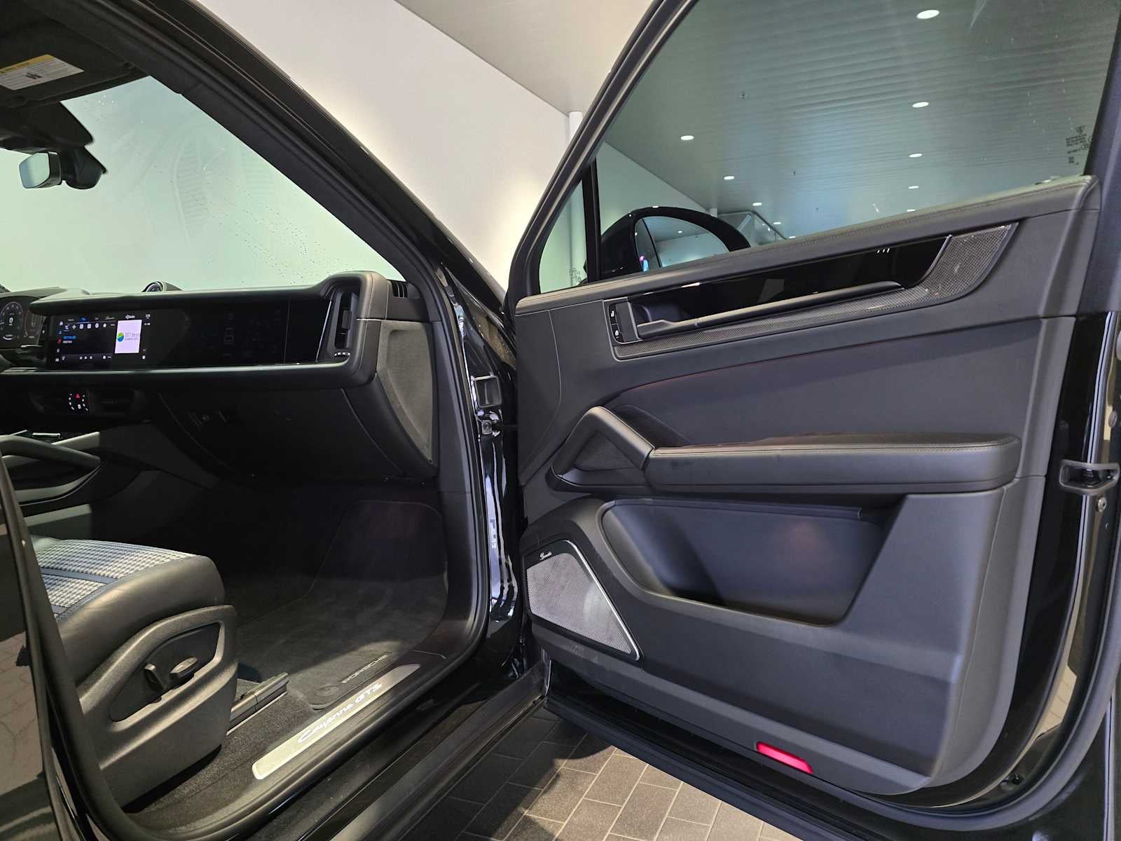 2025 Porsche Cayenne GTS