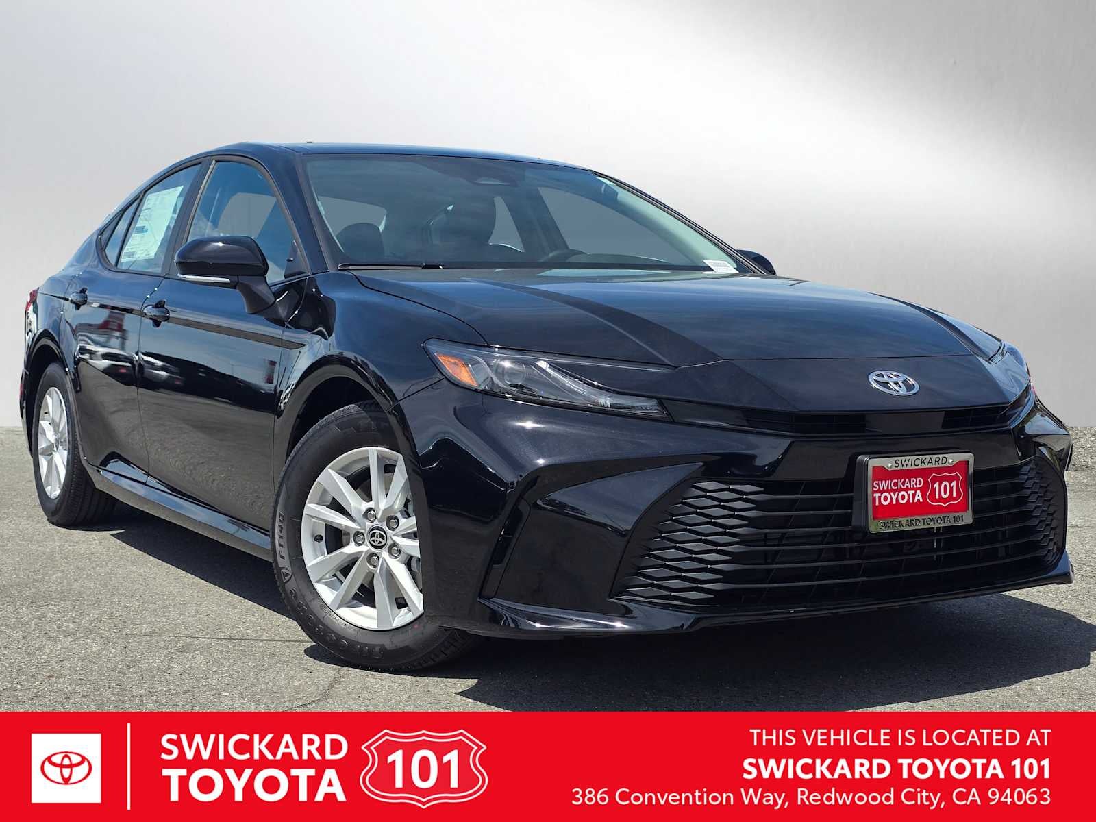 2026 Toyota Camry LE Hybrid's photo