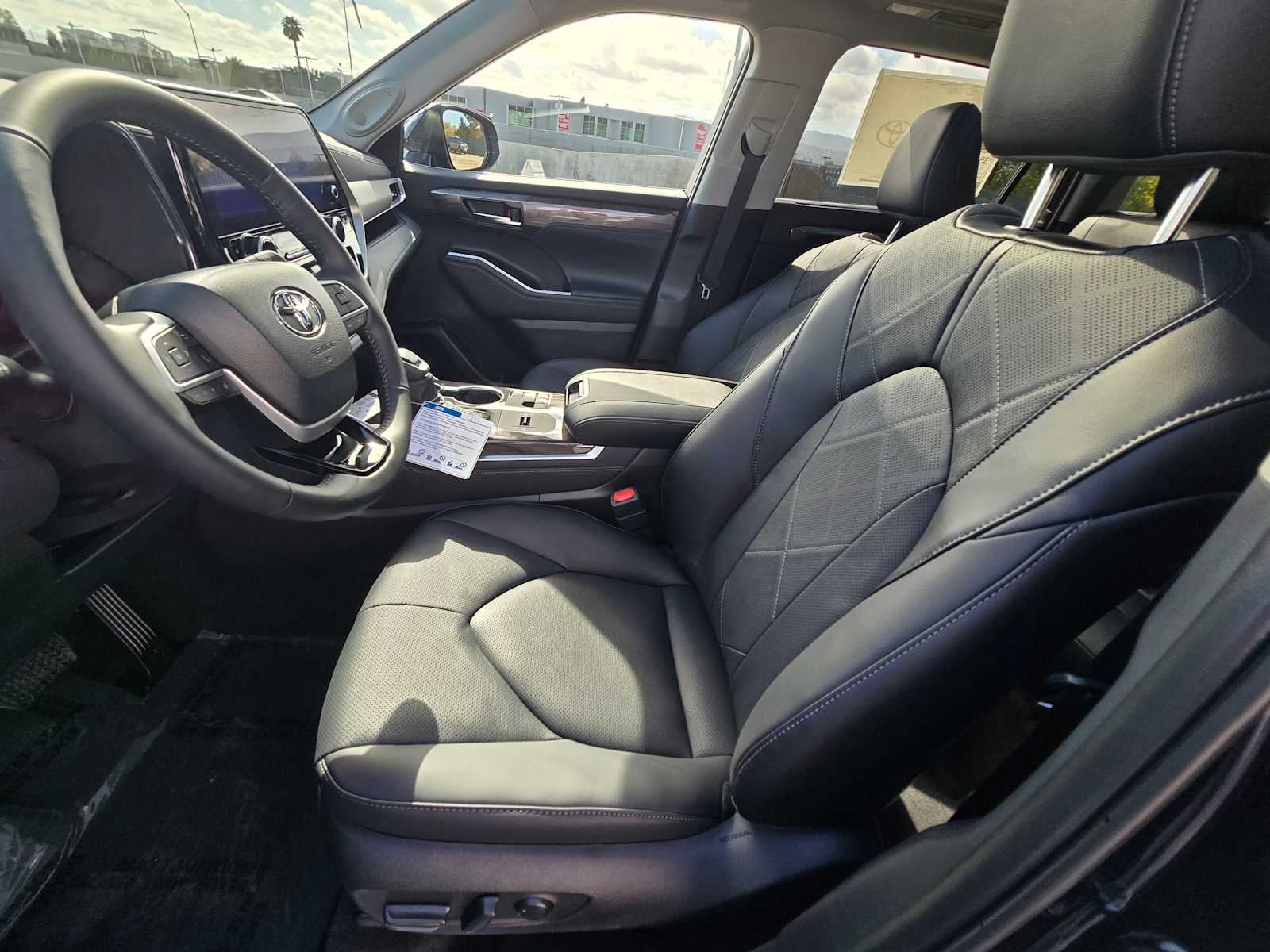 2026 Toyota Highlander Hybrid Platinum