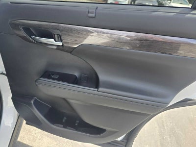 2026 Toyota Highlander Hybrid Platinum