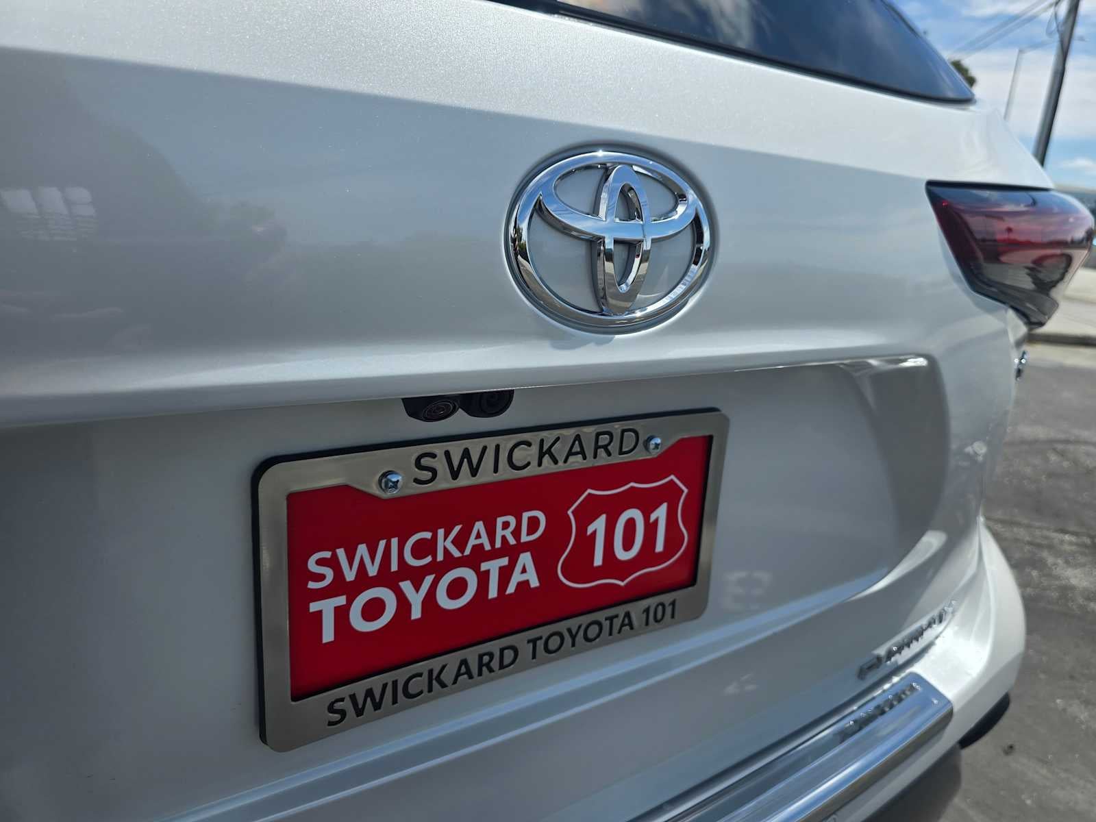 2026 Toyota Highlander Hybrid Platinum