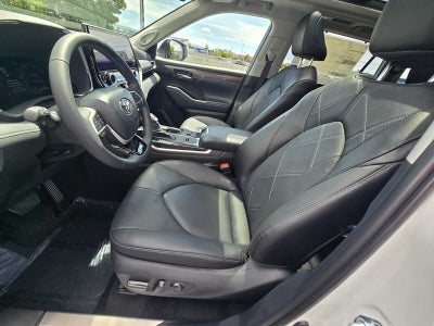 2026 Toyota Highlander Hybrid Platinum