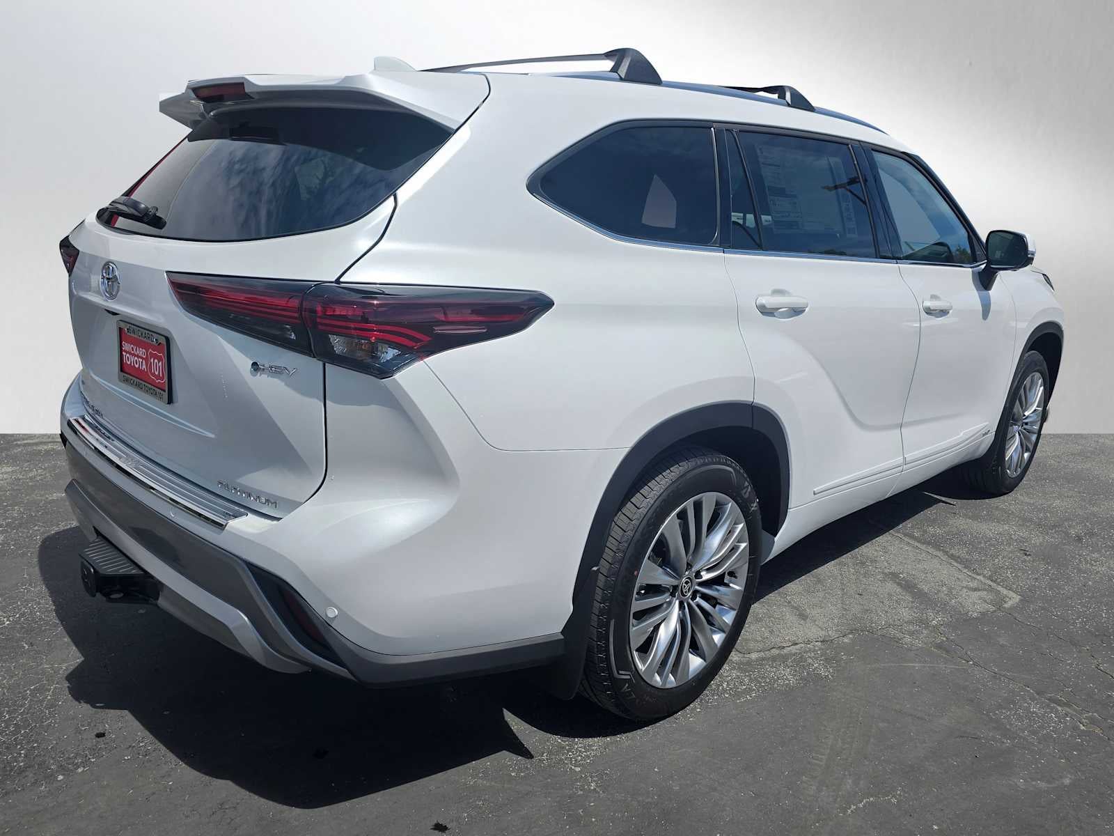 2026 Toyota Highlander Hybrid Platinum