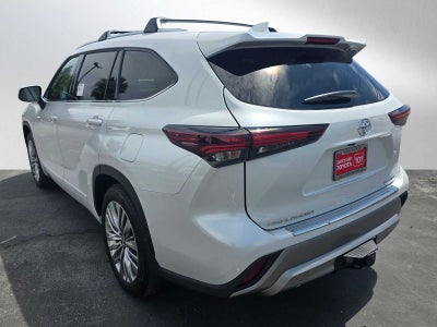 2026 Toyota Highlander Hybrid Platinum