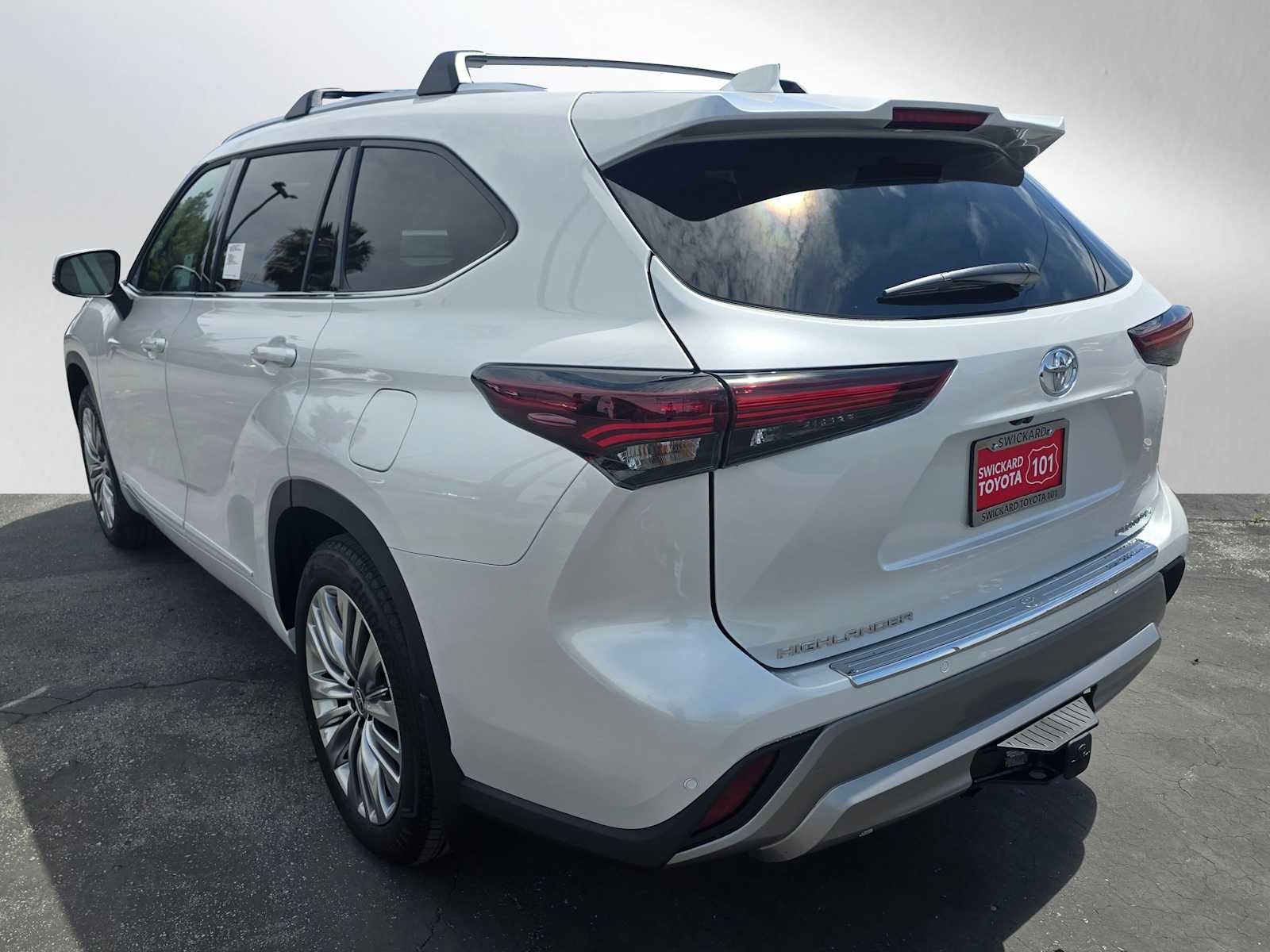 2026 Toyota Highlander Hybrid Platinum