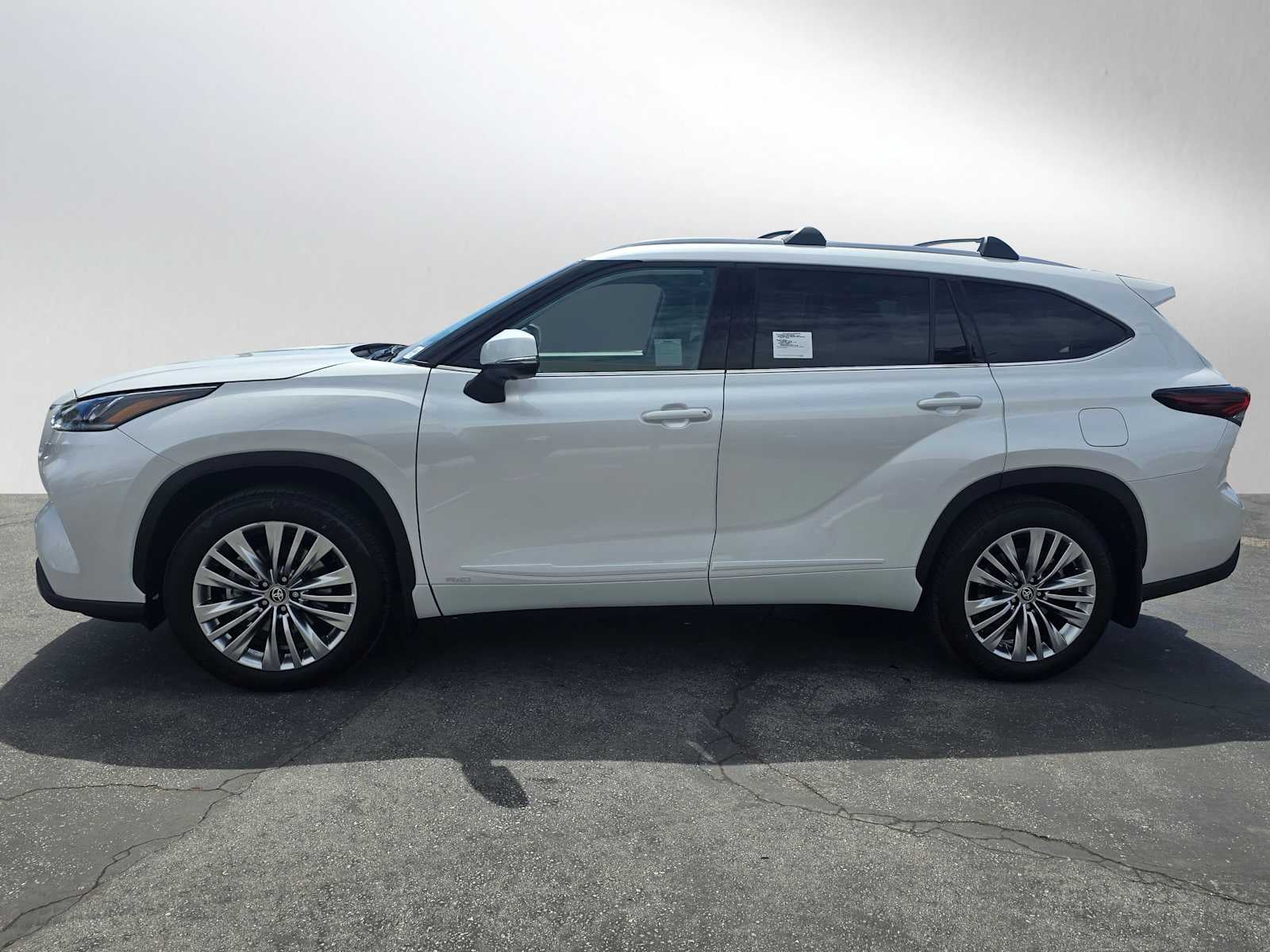 2026 Toyota Highlander Hybrid Platinum